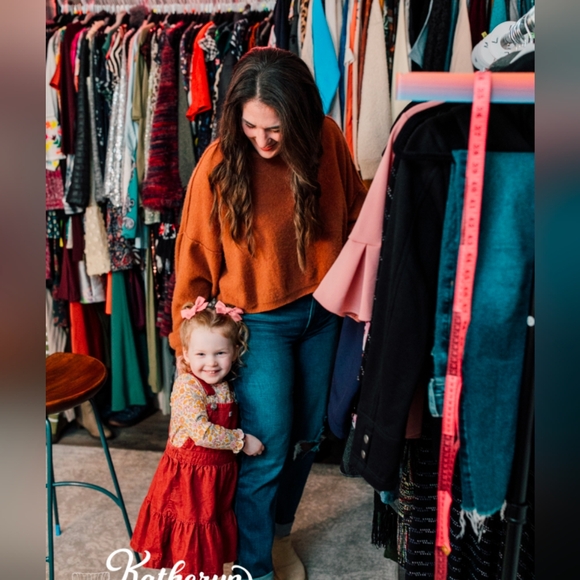 Meet your Posher, Jillian - Picture 2 of 5